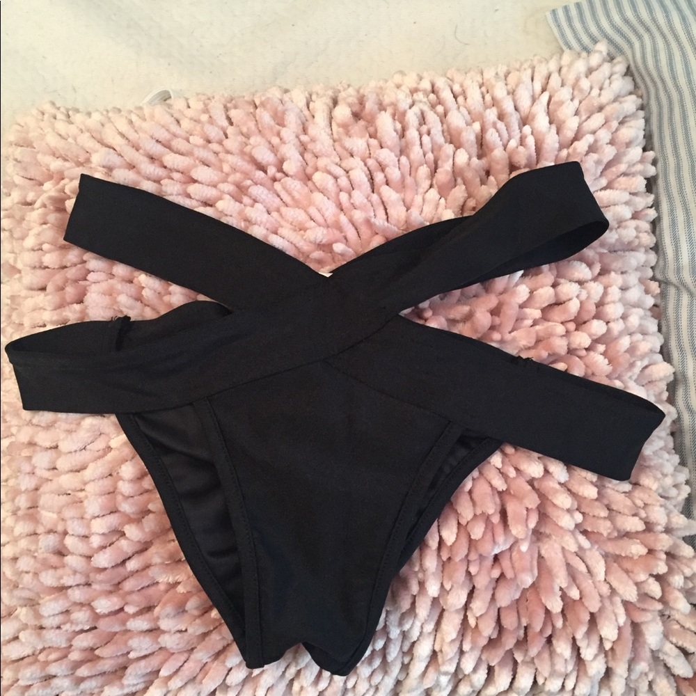 I❤️Raves Black Aries Scrunch Festival Bottoms NWOT
